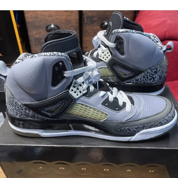 Athletic_Shoes